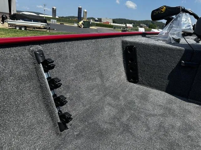 Slide: The Image of Tracker Bass Tracker Classic XL 2024 - 31