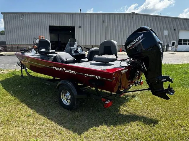 Slide: The Image of Tracker Bass Tracker Classic XL 2024 - 4