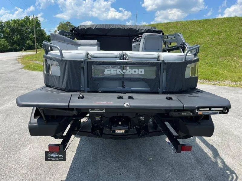 Slide: The Image of Sea-Doo Switch Cruise 21' 230HP 2024 - 50