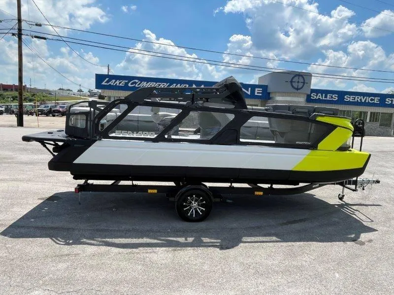 Slide: The Image of Sea-Doo Switch Cruise 21' 230HP 2024 - 51