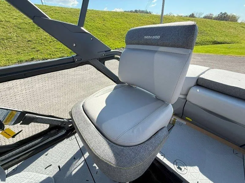 Slide: The Image of Sea-Doo SWITCH SPORT 18' 230HP 2024 - 50