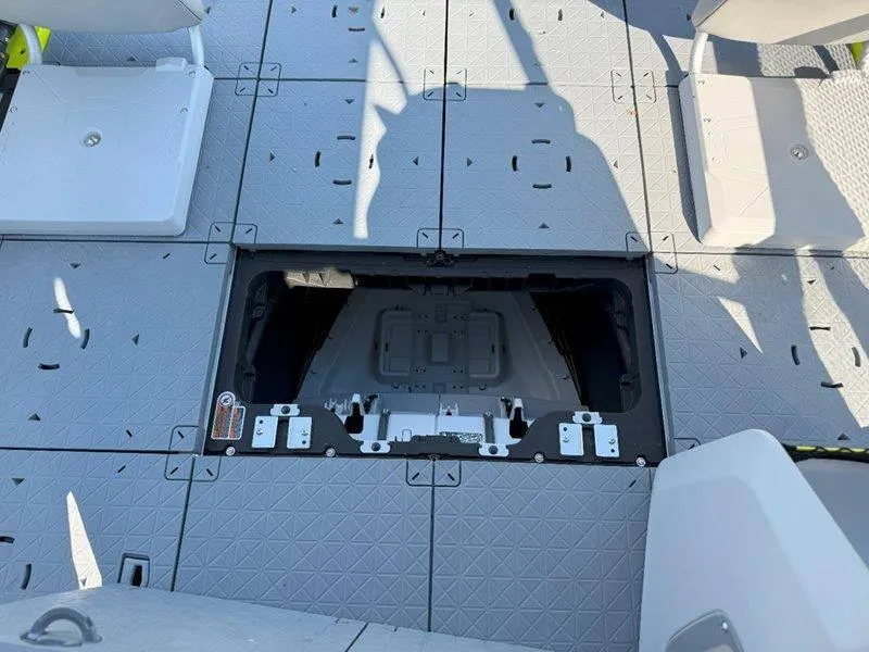 Slide: The Image of Sea-Doo SWITCH SPORT 18' 230HP 2024 - 56