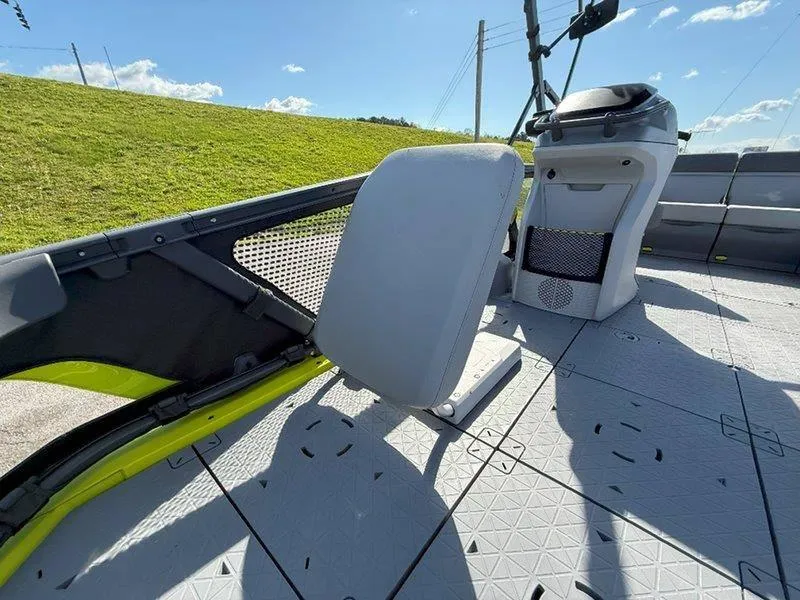 Slide: The Image of Sea-Doo SWITCH SPORT 18' 230HP 2024 - 70