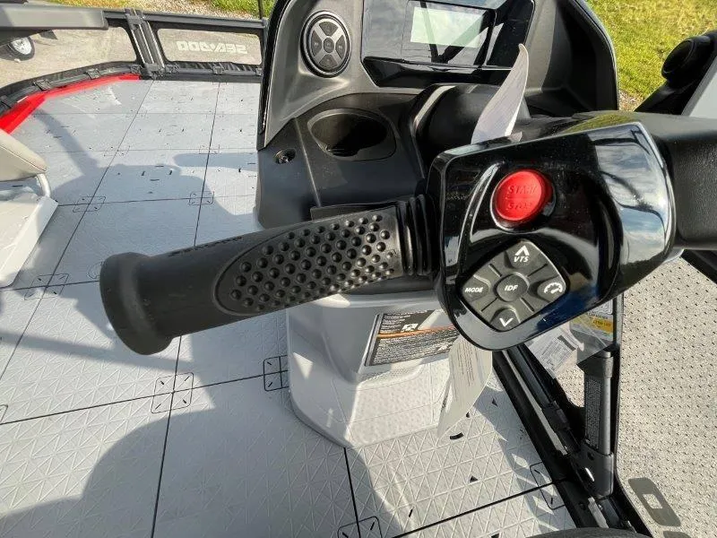 Slide: The Image of 2024 Sea-Doo SWITCH SPORT 18' 230HP steering controls with start button and grip handle. - 33