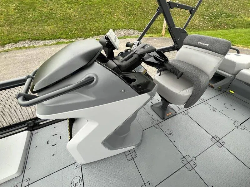 Slide: The Image of Sea-Doo Switch Sport 21 2024 - 13