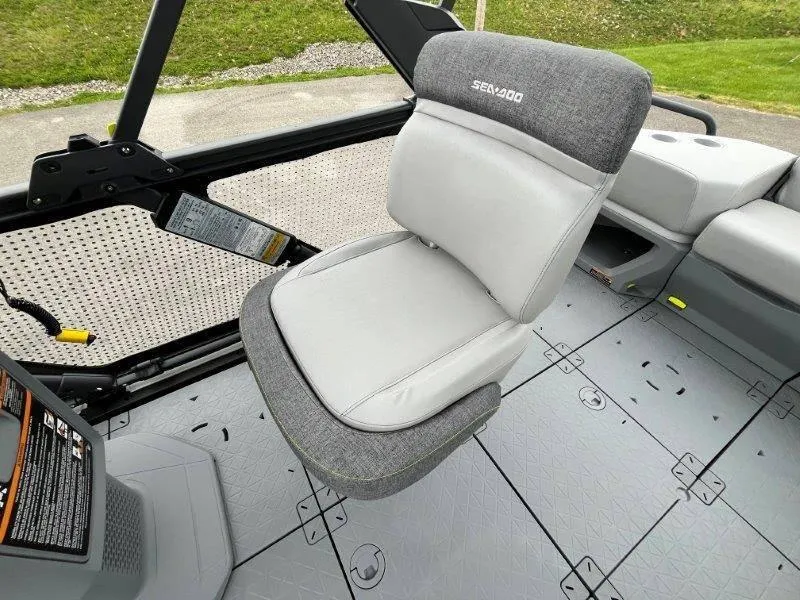 Slide: The Image of Sea-Doo Switch Sport 21 2024 - 20