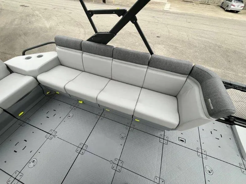 Slide: The Image of Sea-Doo Switch Sport 21 2024 - 23