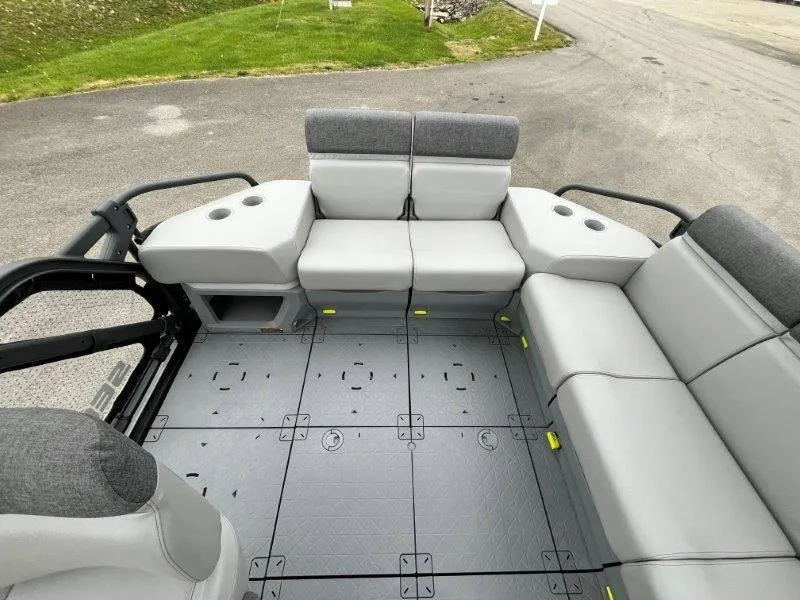 Slide: The Image of Sea-Doo Switch Sport 21 2024 - 25