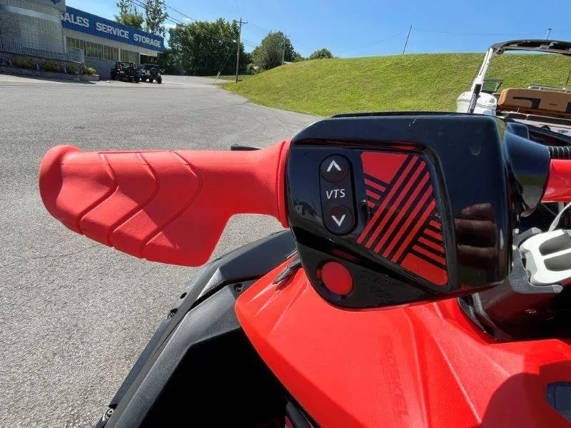 Slide: The Image of 2022 Sea-Doo Spark Trixx 3 Up Sound handlebar with VTS controls, red grip. - 36