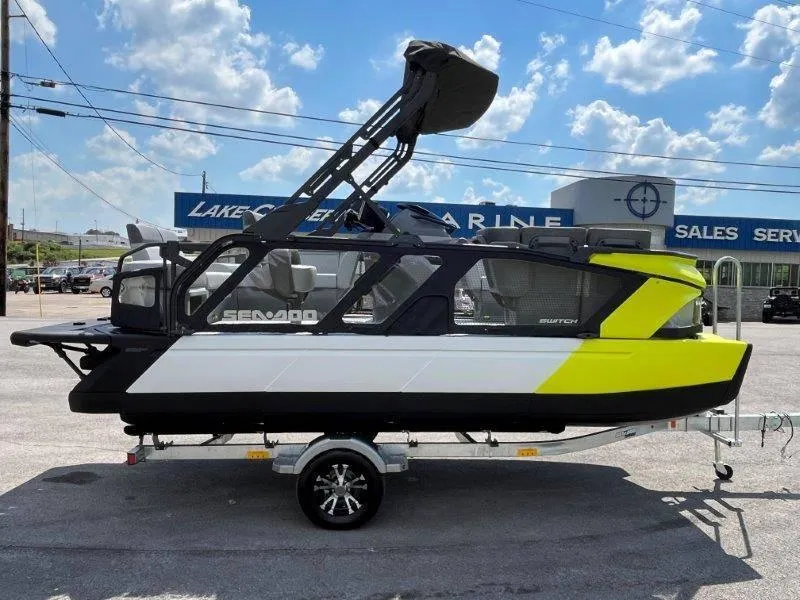 Slide: The Image of Sea-Doo Switch Cruise 18' 230hp 2024 - 50