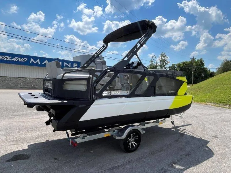 Slide: The Image of Sea-Doo Switch Cruise 18' 230hp 2024 - 51