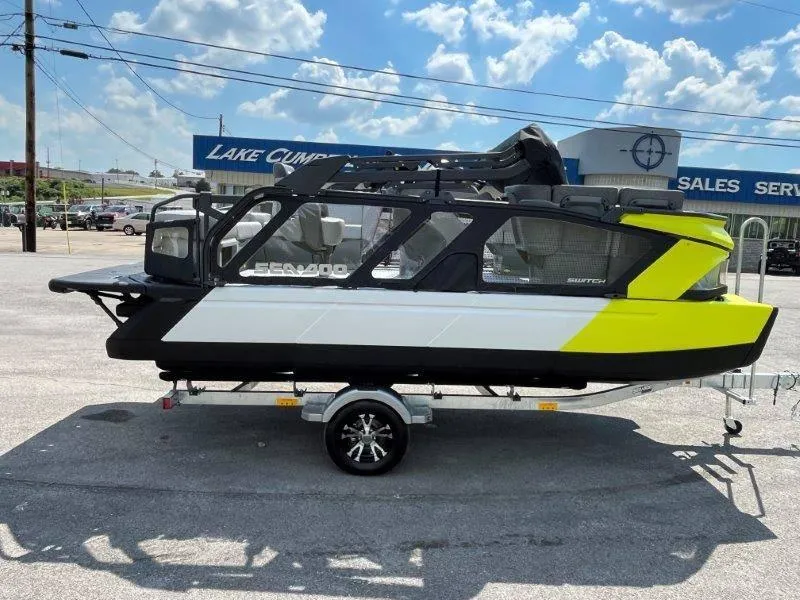 Slide: The Image of Sea-Doo Switch Cruise 18' 230hp 2024 - 59