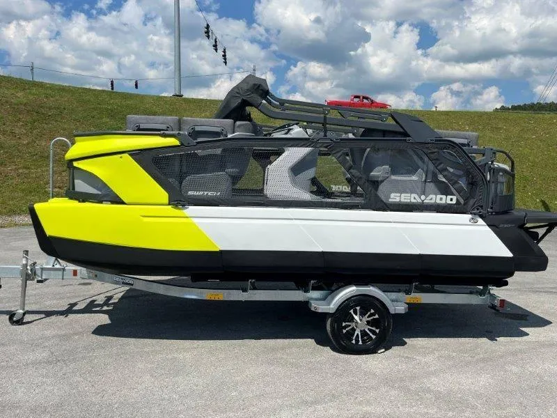 Slide: The Image of Sea-Doo Switch Cruise 18' 230hp 2024 - 60