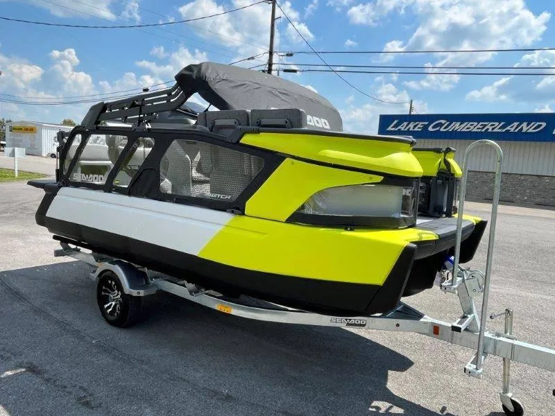 Slide: The Image of Sea-Doo Switch Cruise 18' 230hp 2024 - 63