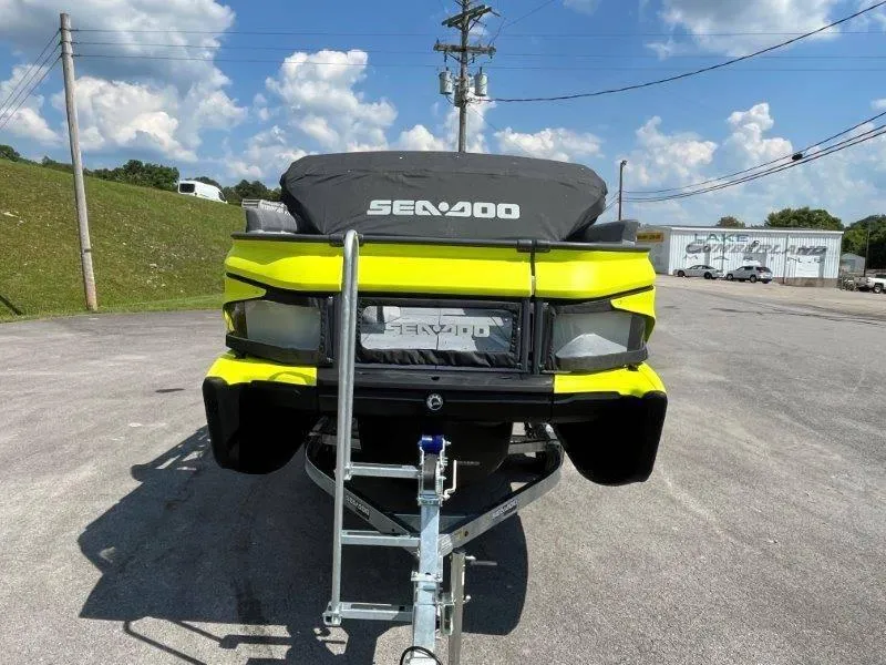 Slide: The Image of Sea-Doo Switch Cruise 18' 230hp 2024 - 64