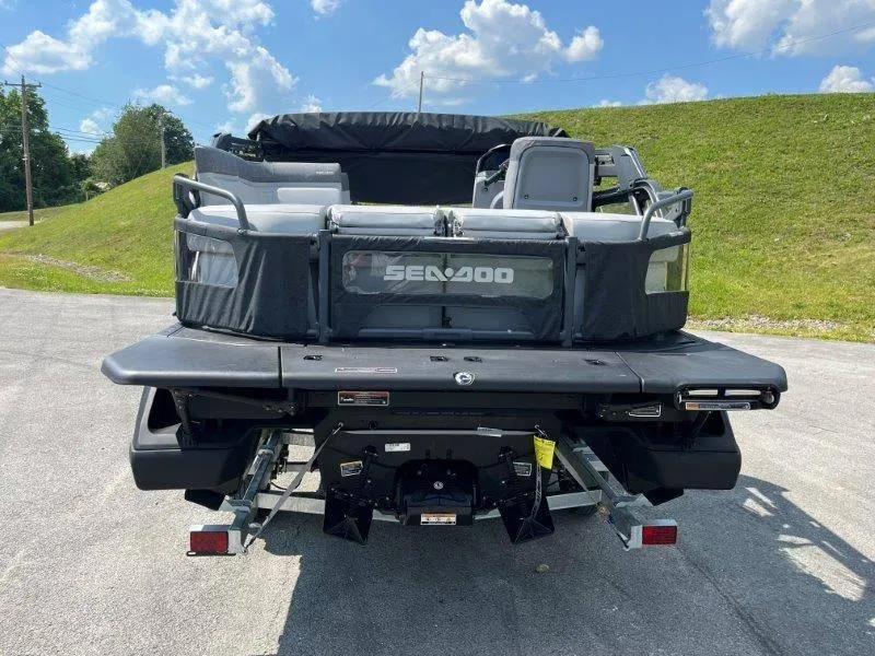 Slide: The Image of Sea-Doo Switch Cruise 18' 230hp 2024 - 65