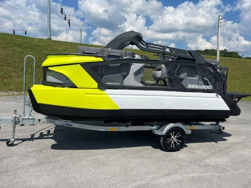 Slide: The Image of Sea-Doo Switch Cruise 18' 230hp 2024 - 68