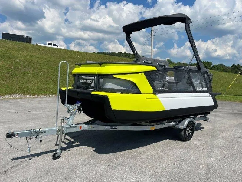 Slide: The Image of Sea-Doo Switch Cruise 18' 230hp 2024 - 69