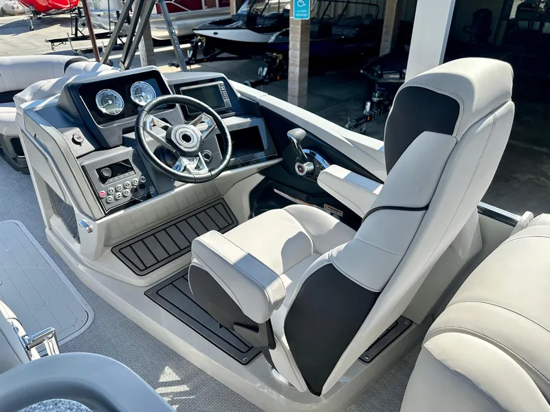 Slide: The Image of Avalon 25' Catalina Entertainer Entertainer Funship w/ 250HP Mercury Verado! 2025 - 14