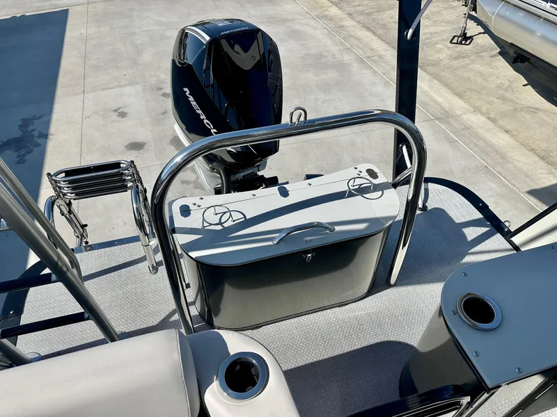 Slide: The Image of Avalon 25' Catalina Entertainer Entertainer Funship w/ 250HP Mercury Verado! 2025 - 7