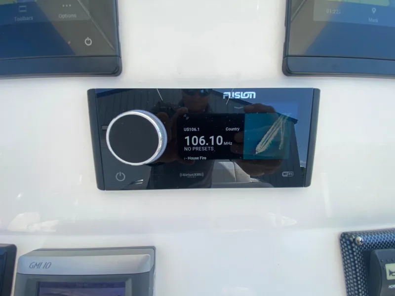 Slide: The Image of Fusion head unit - 21