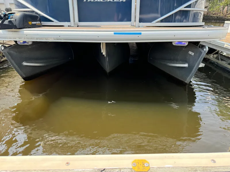 Slide: The Image of 2020 Sun Tracker Party Barge 22 Tri Toon RF XP3 pontoon boat in water, docked. - 25