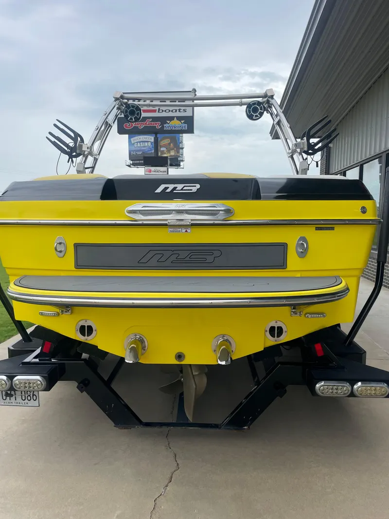 Slide: The Image of Yellow 2013 MB F21 Tomcat boat with wakeboard tower and speakers. - 15