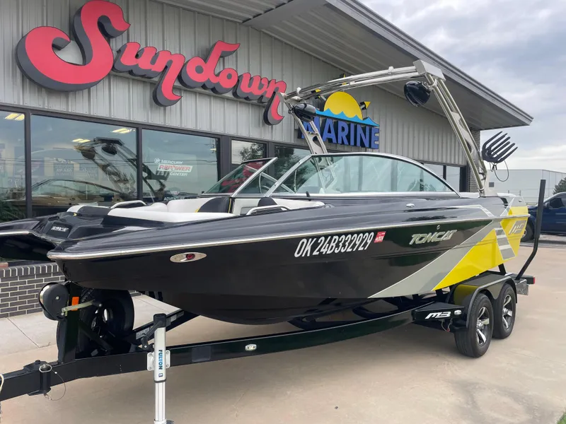 Slide: The Image of 2013 MB F21 Tomcat boat at Sundown Marine dealership. - 16