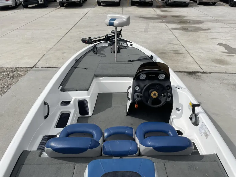Slide: The Image of 2006 Nitro NX 750 boat interior with blue seats and steering console. - 10