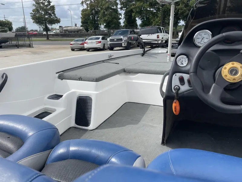 Slide: The Image of 2006 Nitro NX 750 boat interior with blue seats and steering wheel. - 4