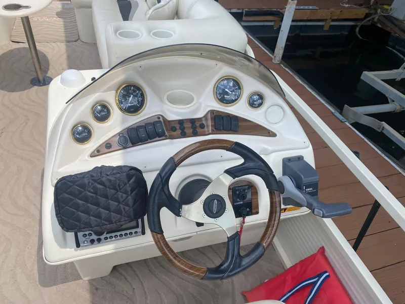 Slide: The Image of 2007 Aloha Pontoon PS 220 TT dashboard with steering wheel and control panel. - 8