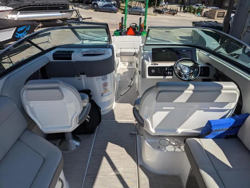 Slide: The Image of Sea Ray SLX 280 2021 - 12