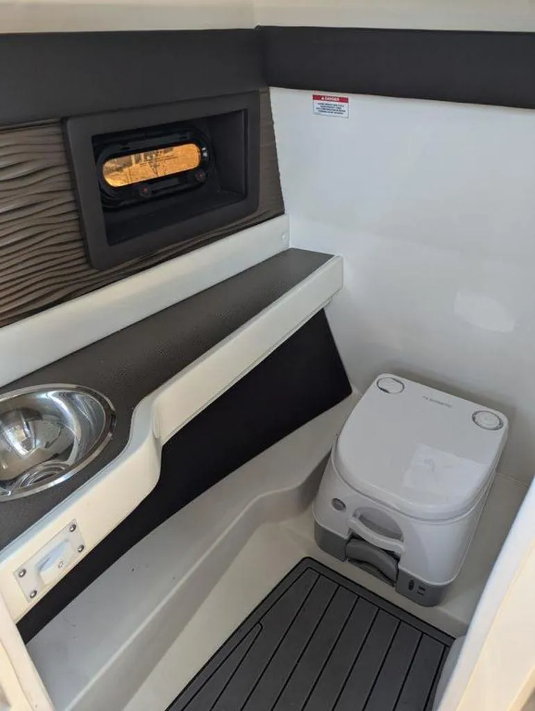 Slide: The Image of Sea Ray SLX 280 2021 - 19