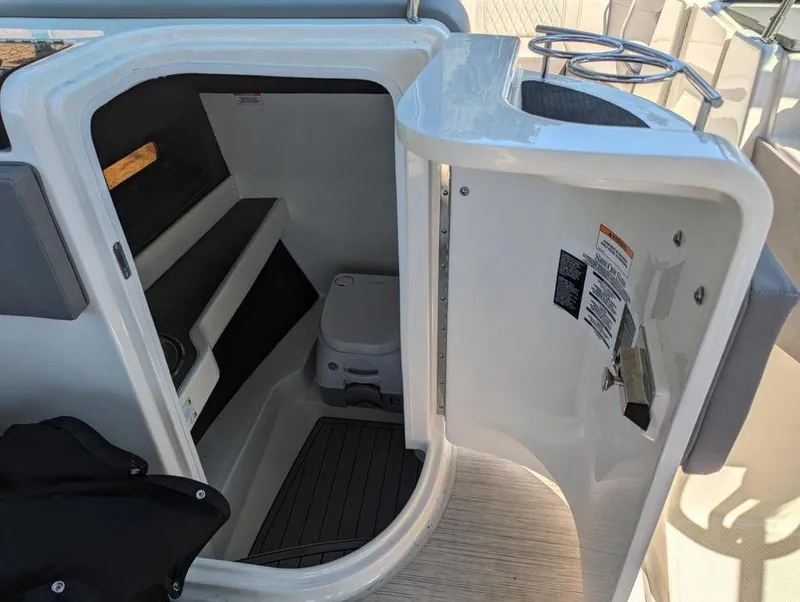 Slide: The Image of Sea Ray SLX 280 2021 - 20