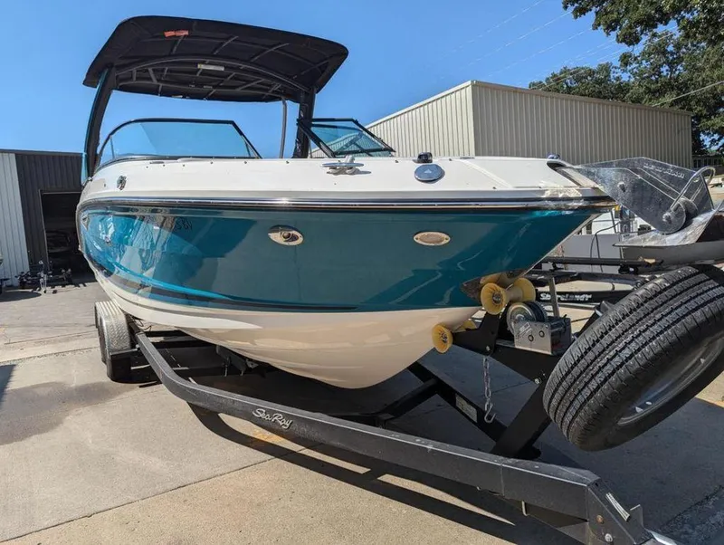Slide: The Image of Sea Ray SLX 280 2021 - 8