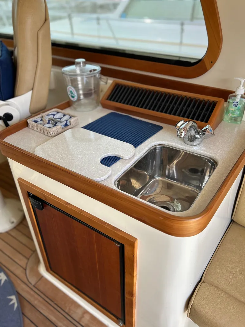 Slide: The Image of 2009 Sabre Hardtop Express yacht interior with sink and countertop. - 18