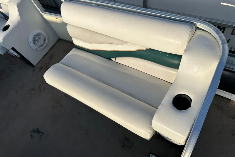 Slide: The Image of Suncruiser Trinidad 200 boat seat, 1999 model, with cup holder and speaker. - 7