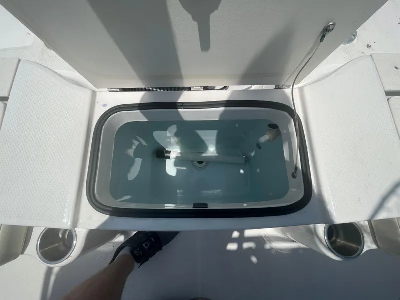 Slide: The Image of 2016 Robalo R200 Center Console livewell with open lid and cup holders. - 15