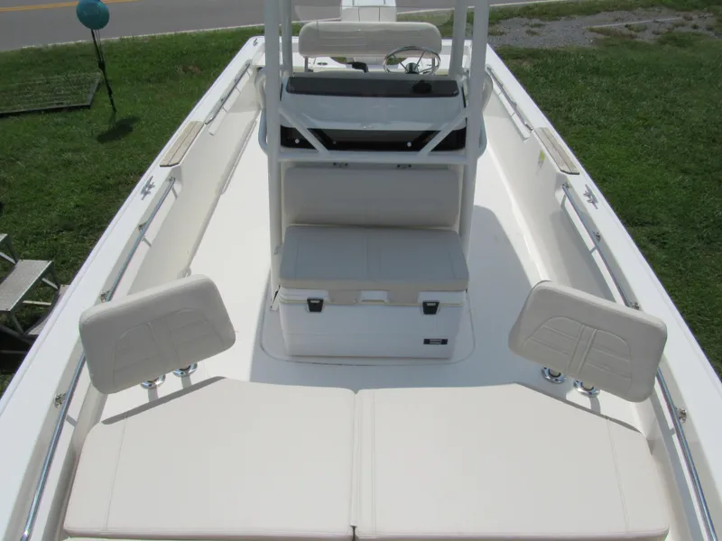Slide: The Image of Boston Whaler 210 Montauk 2023 - 11