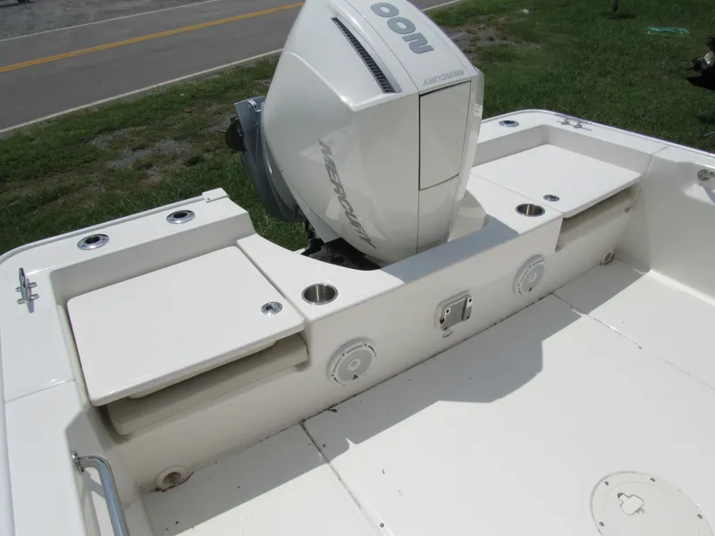 Slide: The Image of Boston Whaler 210 Montauk 2023 - 13