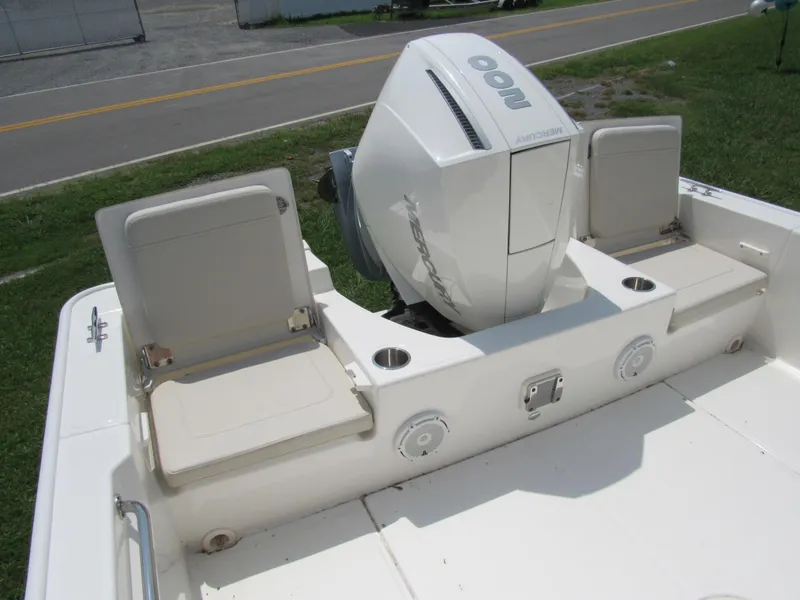 Slide: The Image of Boston Whaler 210 Montauk 2023 - 14