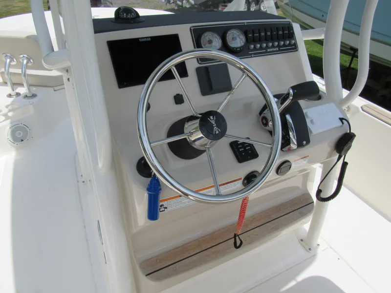 Slide: The Image of Boston Whaler 210 Montauk 2023 - 17