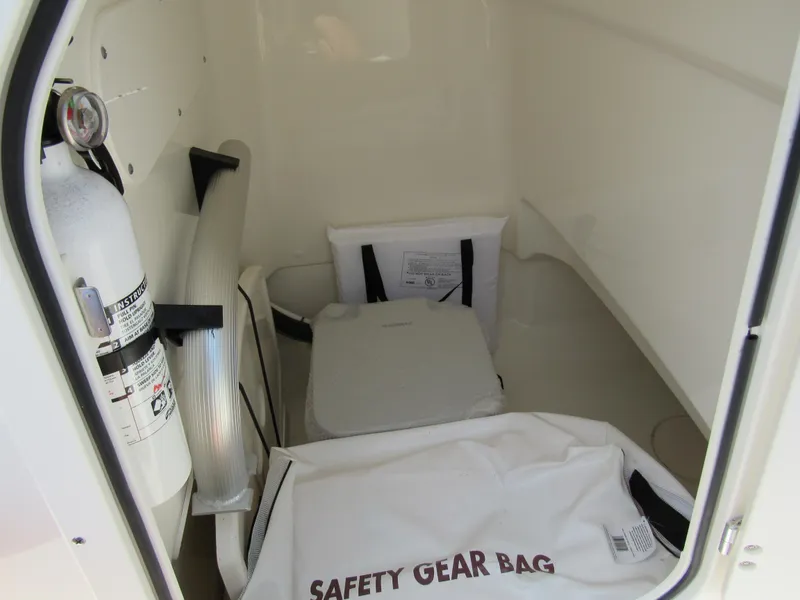 Slide: The Image of Boston Whaler 210 Montauk 2023 - 20