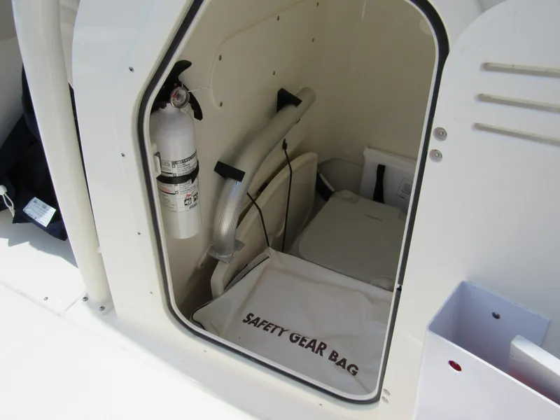 Slide: The Image of Boston Whaler 210 Montauk 2023 - 21