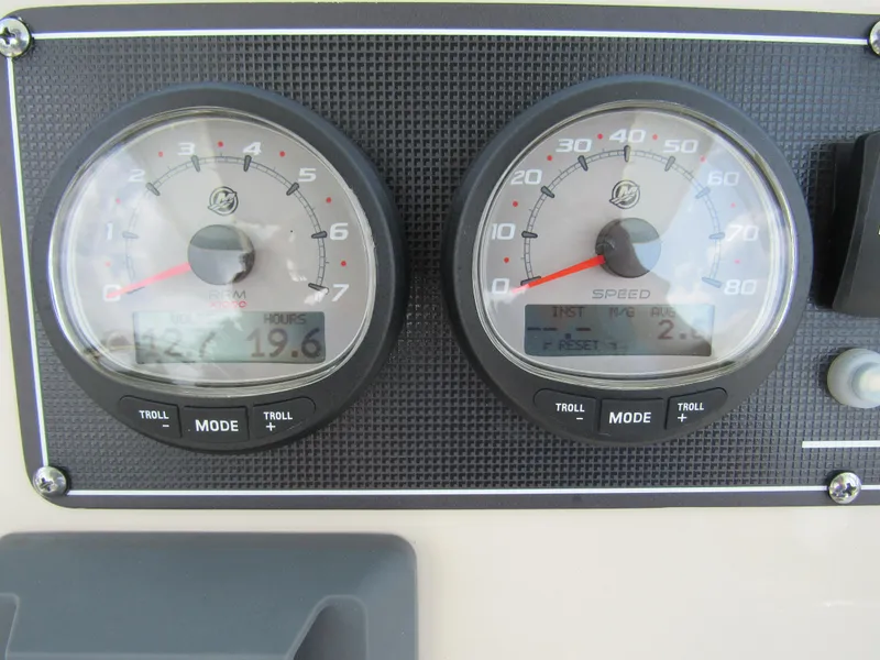 Slide: The Image of Boston Whaler 210 Montauk 2023 - 22