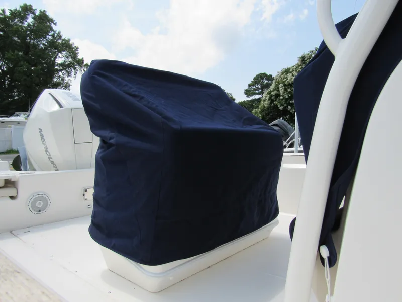 Slide: The Image of Boston Whaler 210 Montauk 2023 - 28