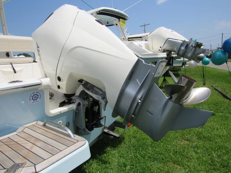 Slide: The Image of Boston Whaler 210 Montauk 2023 - 7