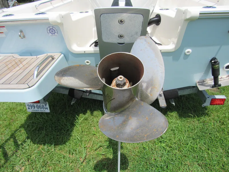 Slide: The Image of Boston Whaler 210 Montauk 2023 - 8