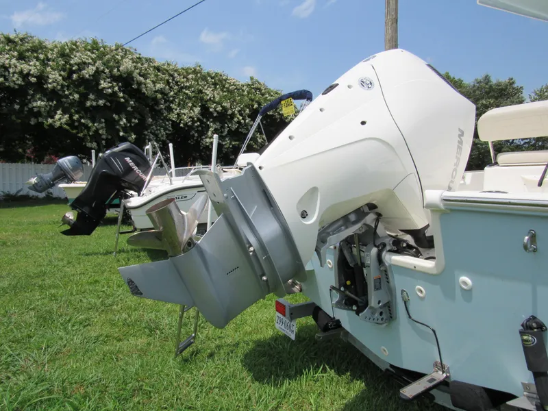 Slide: The Image of Boston Whaler 210 Montauk 2023 - 9