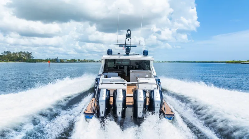 Slide: The Image of 2022 Formula 500 Super Sport Crossover cruising on open water. - 20